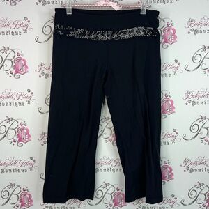 Lululemon capri reversible 2 way Black Yoga Pants with White Patterned Waistband